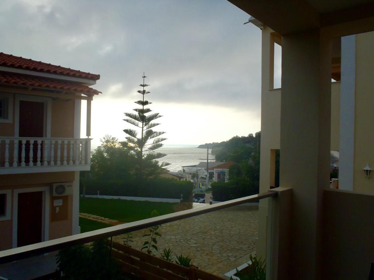 Loukas Apartments On The Waves Tragaki Exterior photo