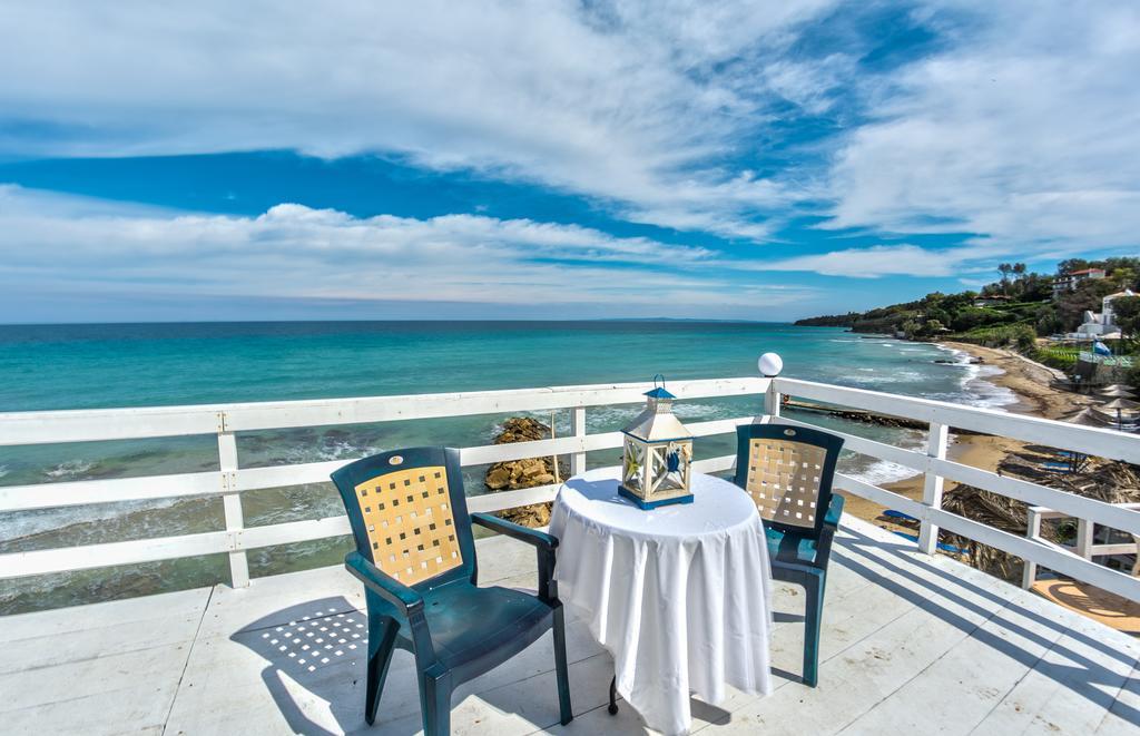 Loukas Apartments On The Waves Tragaki Room photo